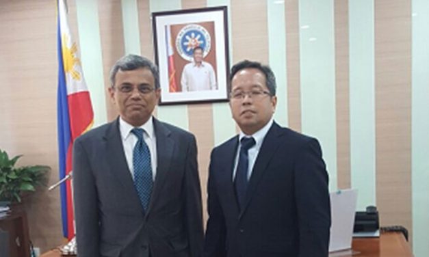 High Commissioner of India calls on Philippine Ambassador to Singapore